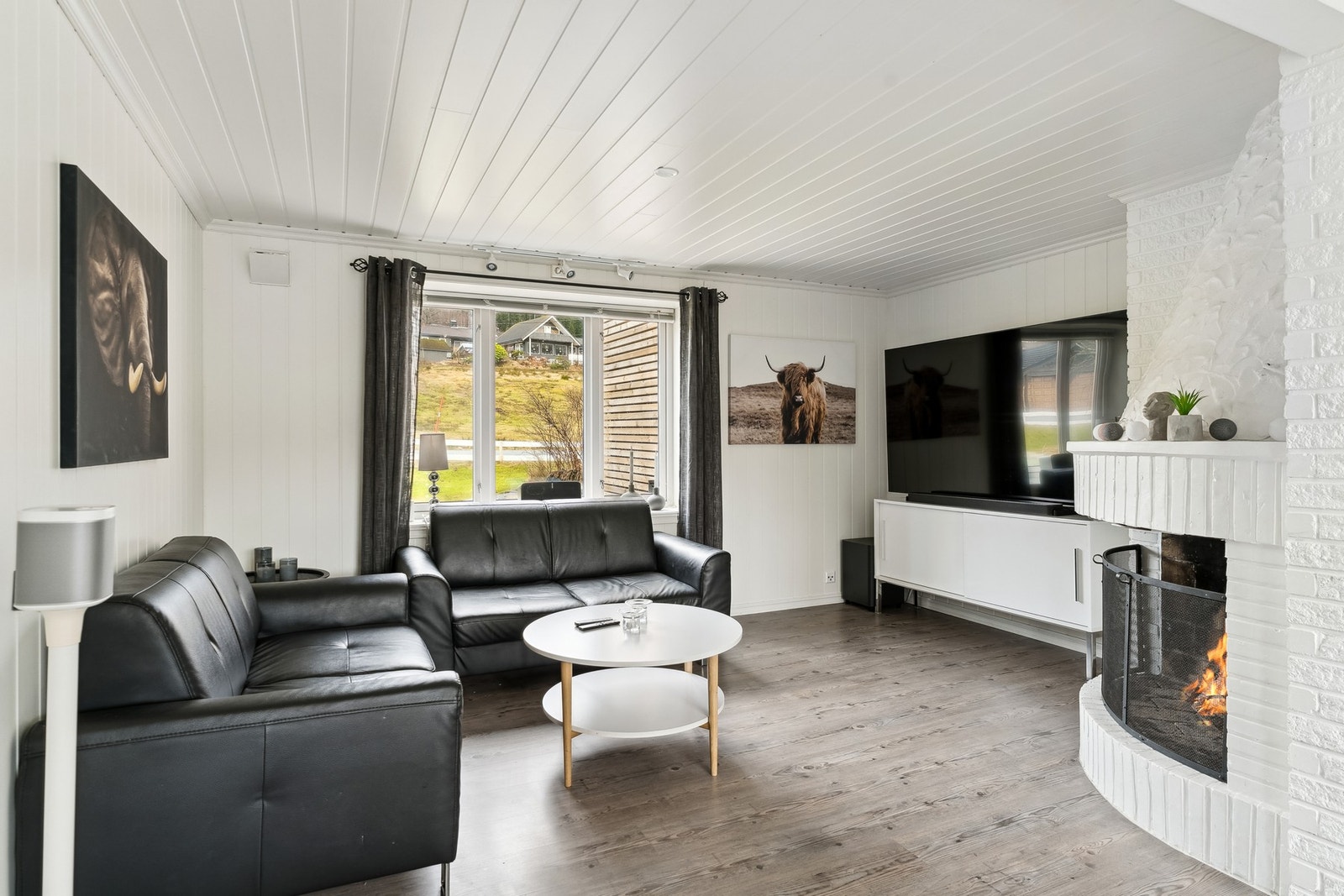 Boligen er romslig med flere rom Galleribilde