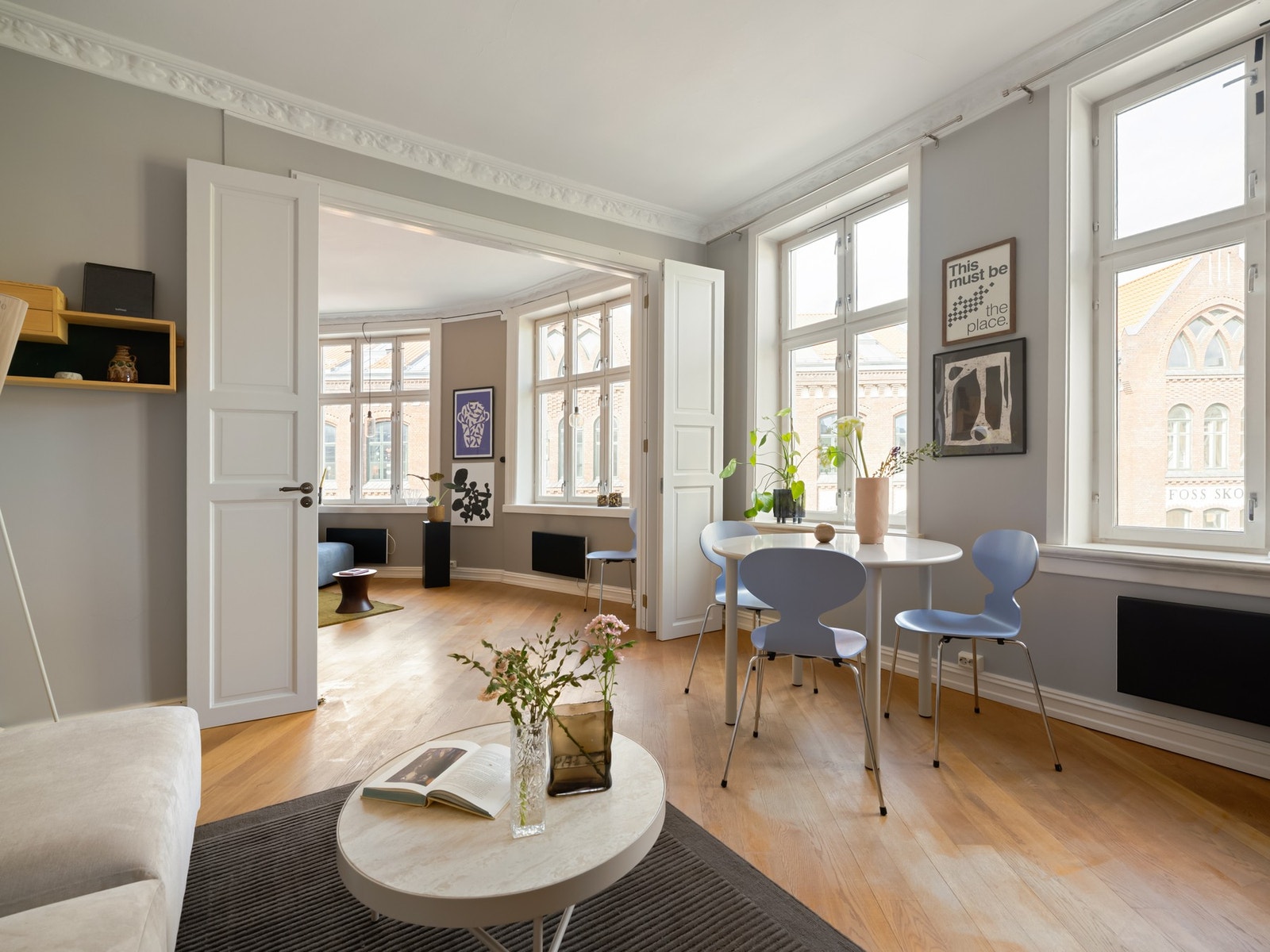 Altså - fire vinduer på rad! Skal ikke mase for mye om lyset, men har du sett altså. Galleribilde