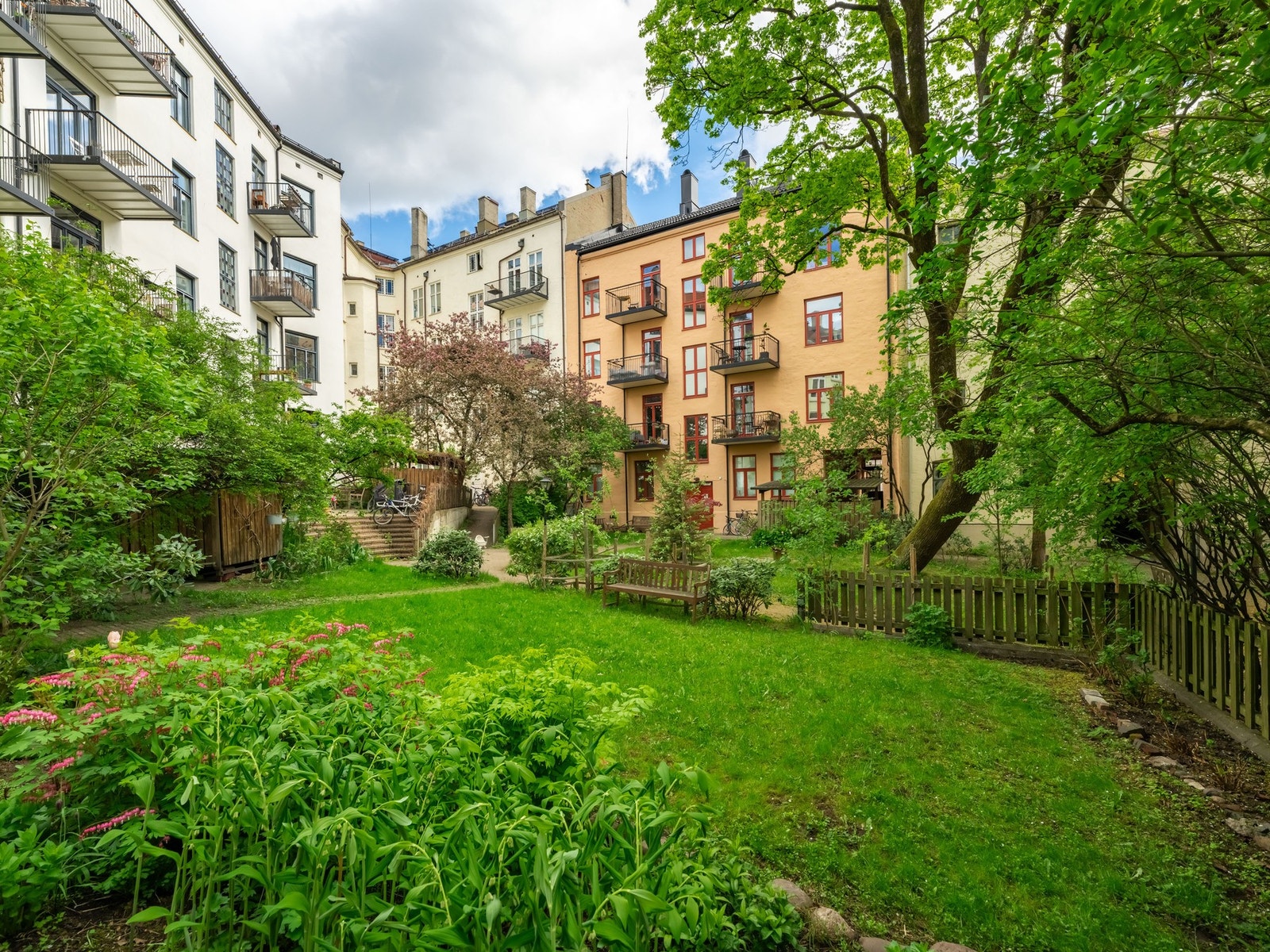 Dette er et vakkert gårdsrom, typisk for Løkka. Galleribilde