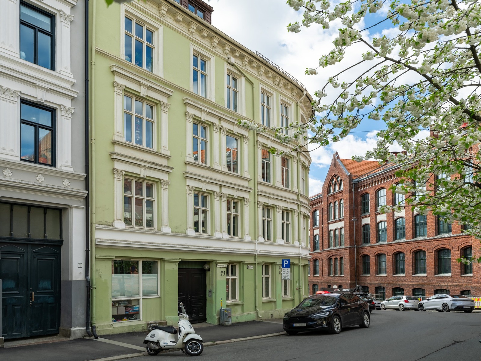 Fasaden mot Steenstrups gate. Galleribilde