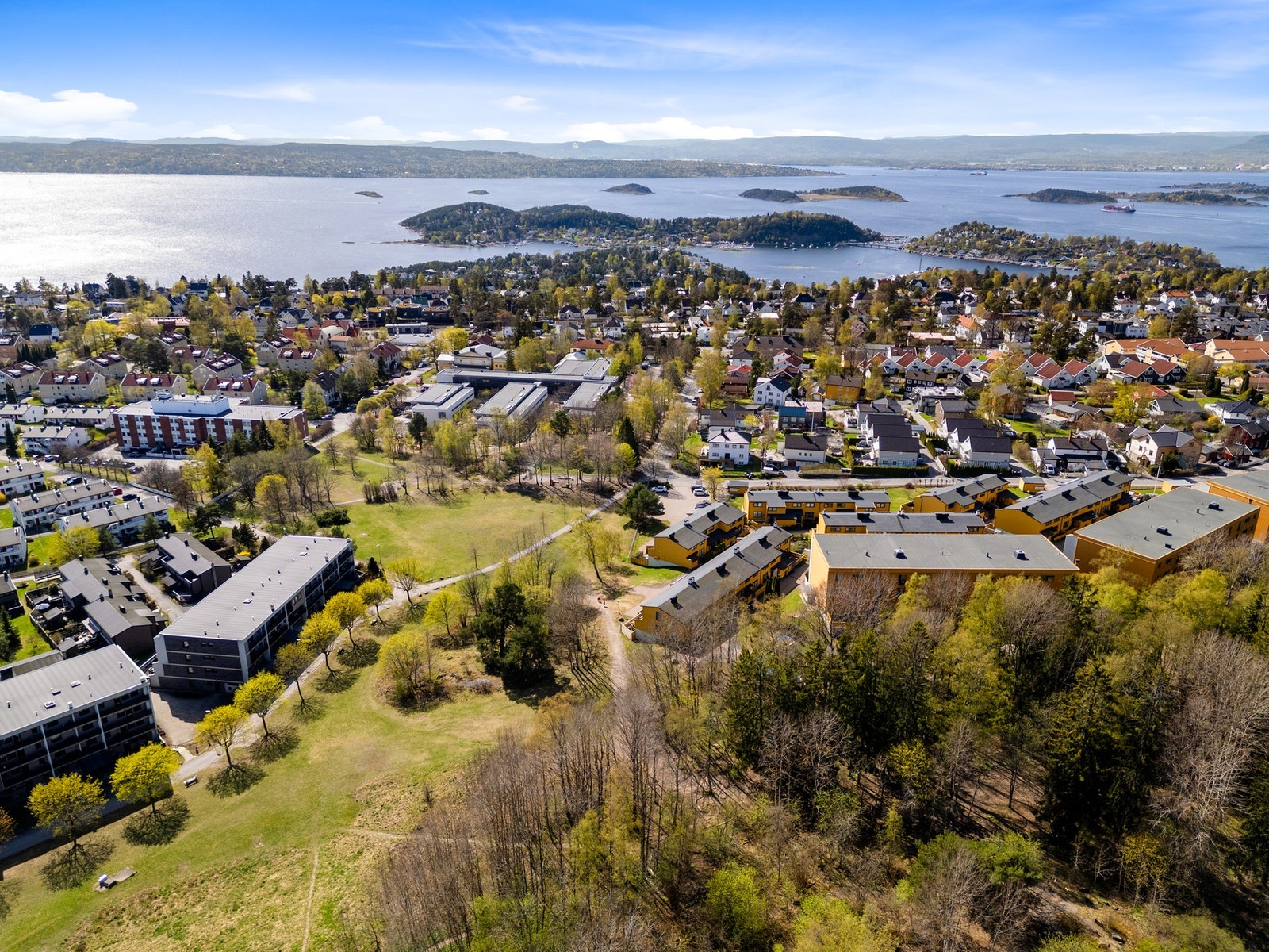 På sykkel når du stranden på snaue 15 minutter for et kveldsbad i fjorden. Bunnefjorden har flere populære badeplasser som Nordstrand Bad og Bekkelagsbadet. Galleribilde