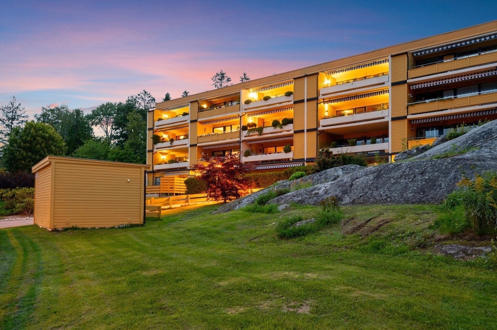 Nordseterskogen Borettslag består av 110 leiligheter fordelt på rekkehus, flermannsboliger og leiligheter i terrasseblokker. Galleribilde