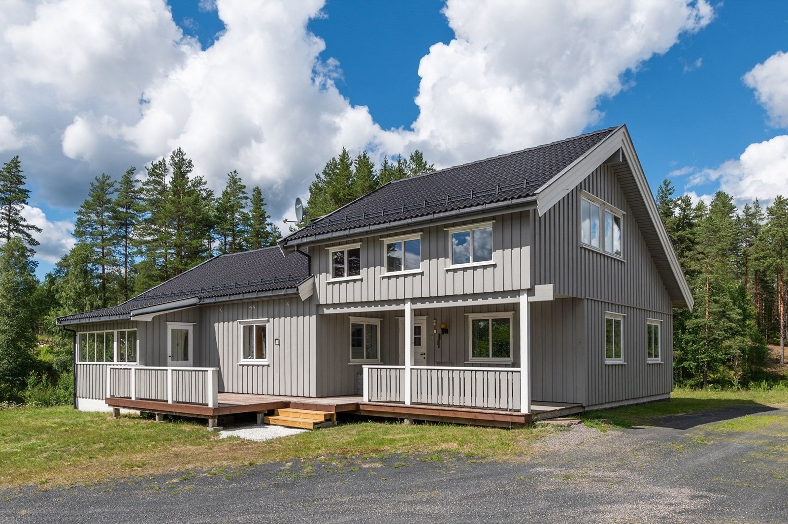 Boligen ble tilbygget i 1987 og fikk nytt tak i 2018. Galleribilde