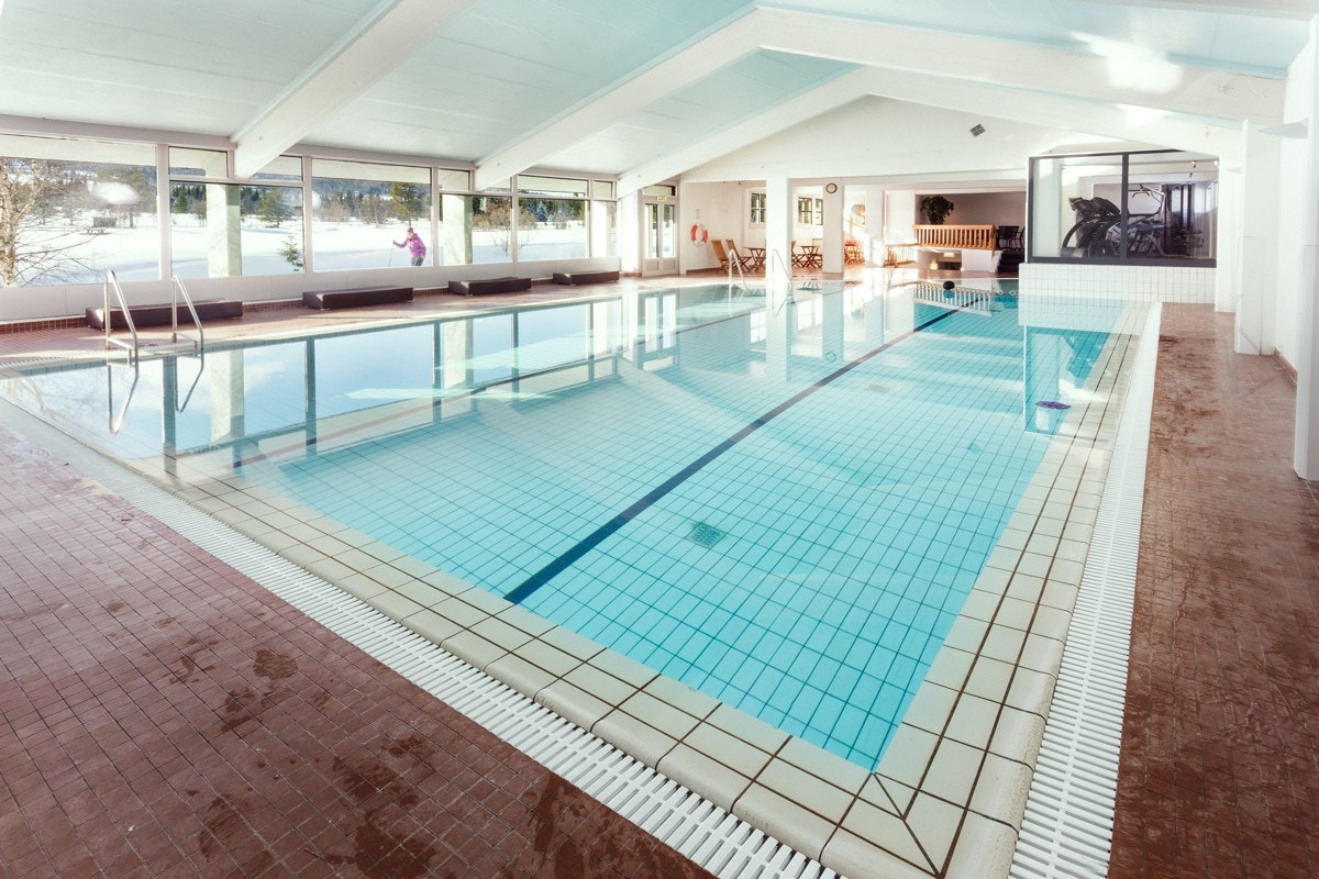 Svømmebasseng på Oset hoyfjellshotell, Oset tilbyr også trimrom, resturant, etc. Galleribilde