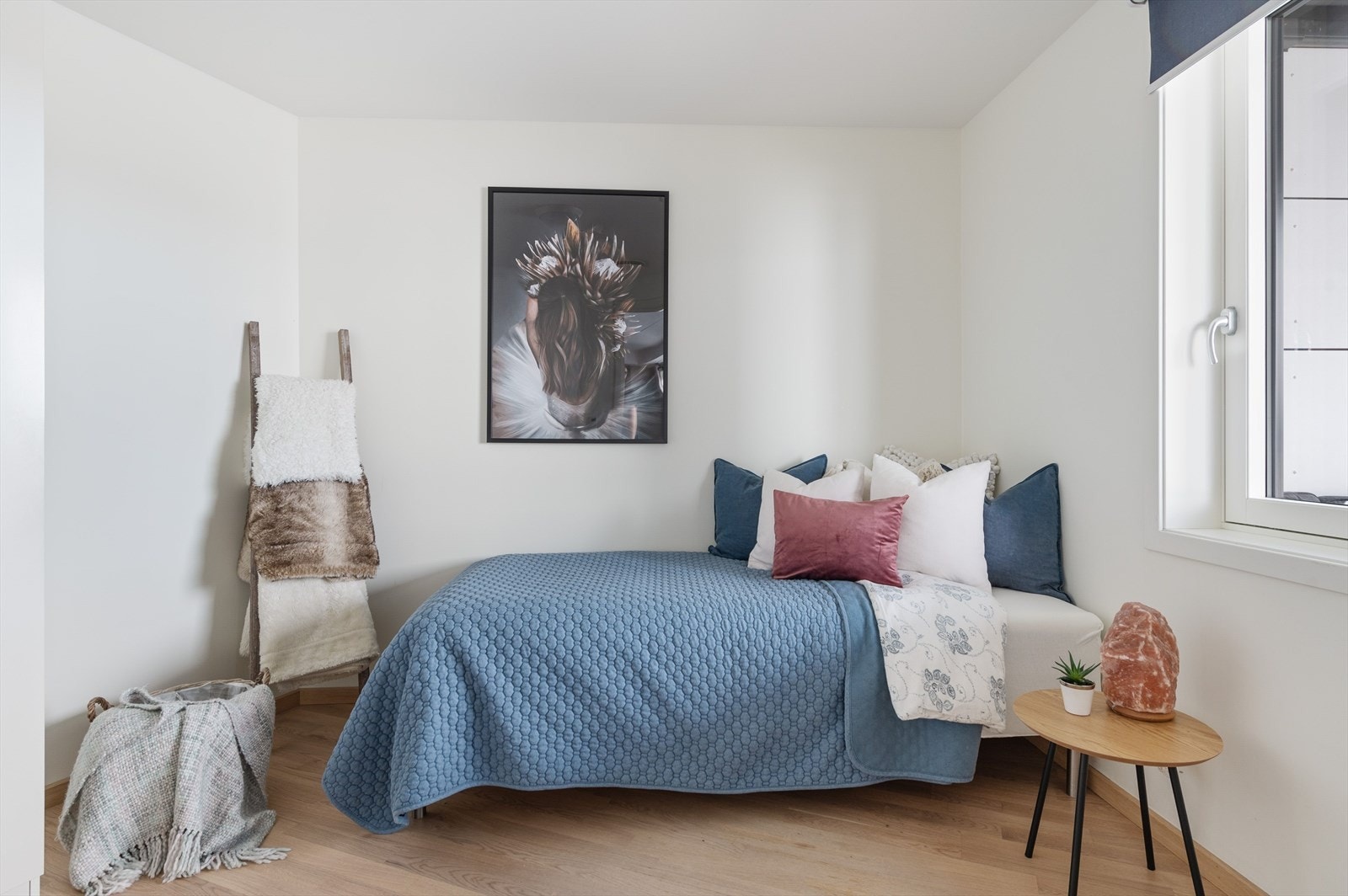 Soverom 2 er et lyst og fint rom som passer perfekt som barnerom, gjesterom eller kontor. Galleribilde