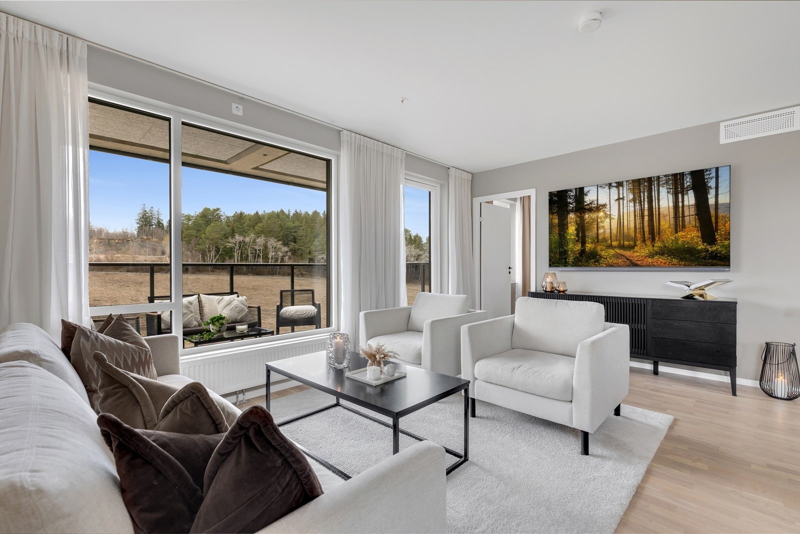 Velkommen til Bonesvegen 12! Heimdal Eiendomsmegling v/Alexandra Muravskaya har gleden av å presentere en toppmoderne 3-roms endeleilighet i et nyetablert boligfelt fra 2023. Galleribilde