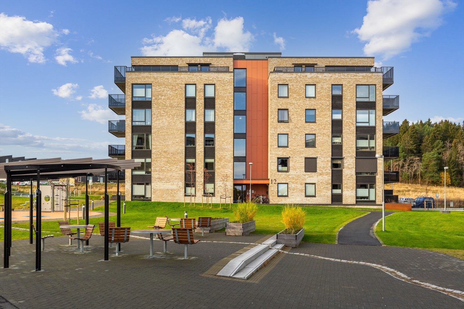 I boligblokken er det også etablert felles smørebod, sykkelstasjon med sykkelvask, sykkelparkering og gjesteparkering. Galleribilde