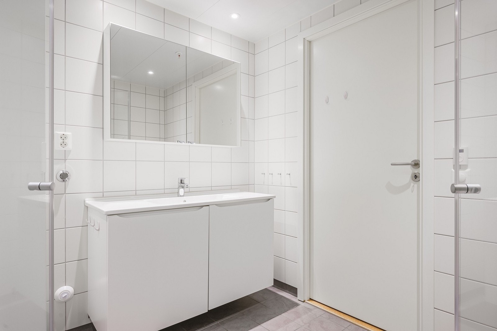 Kan ha vaskemaskin her, men eget uttak for dette på vaskerommet. Galleribilde