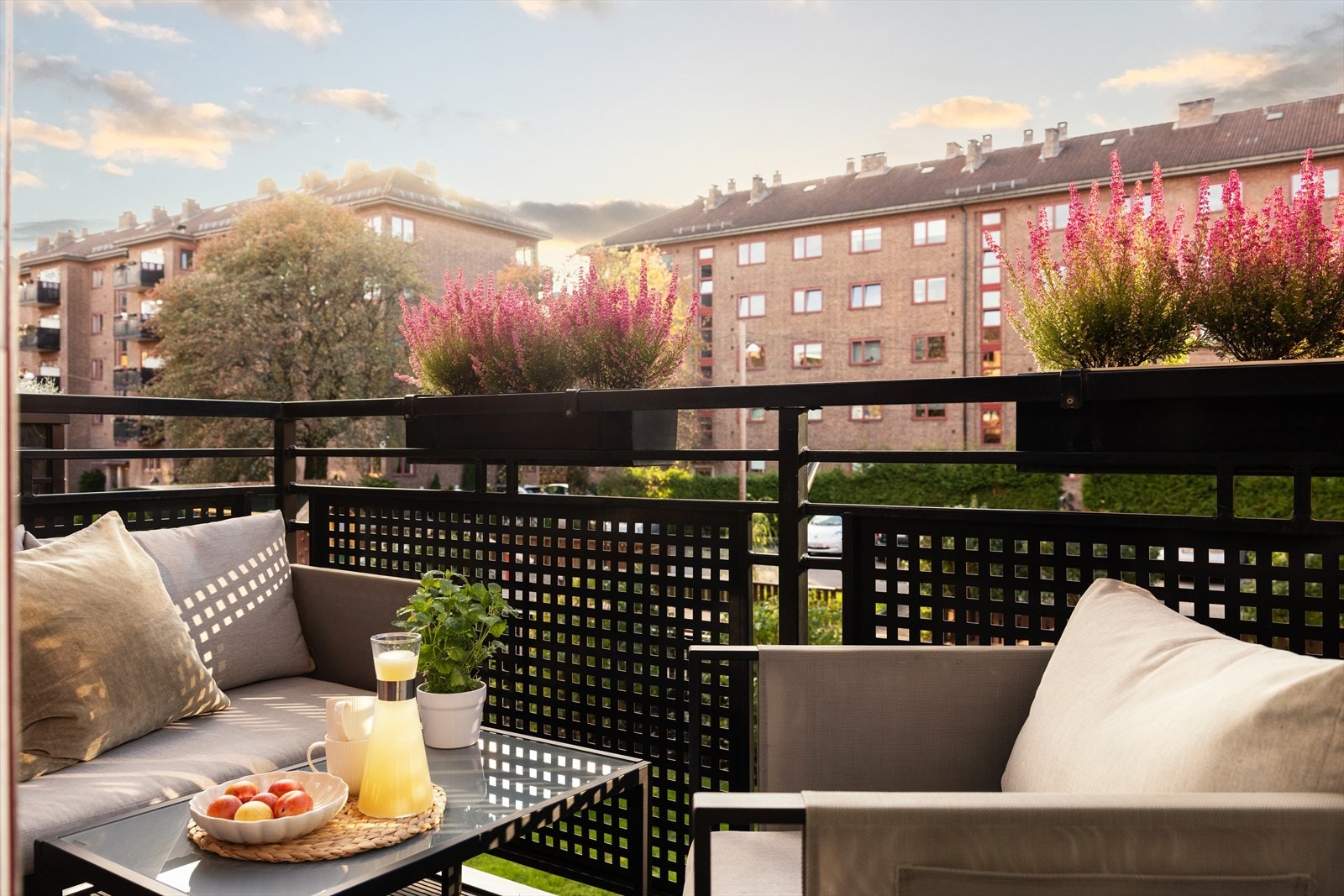 Balkongen er vestvendt med gode solforhold! Galleribilde