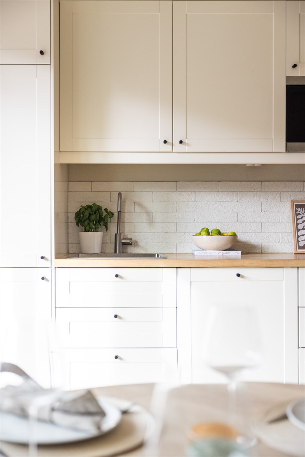 Internett, kabel-tv, varmtvann og fyring er inkludert i felleskostnadene. Galleribilde