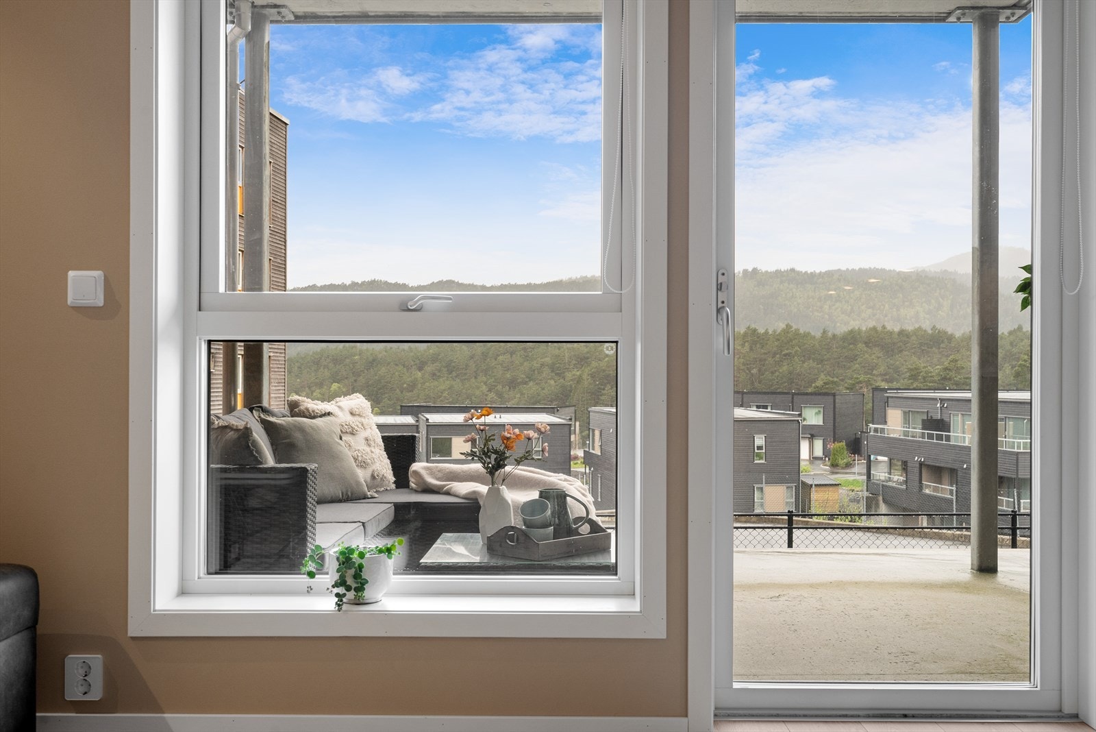 Vi går ut på uteplassen Galleribilde