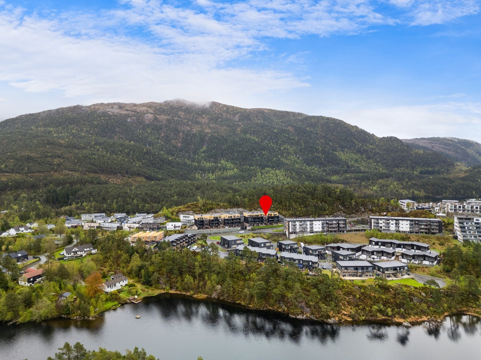 Sameiet Soltaket II ligger vakkert til i Storestraumen mellom Søfteland og Os. Galleribilde