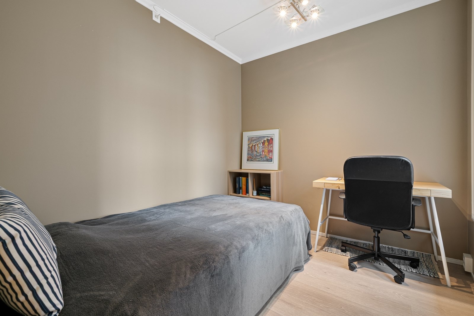 Soverommet kan tilpasses dine behov, enten som gjesterom, hjemmekontor eller barnerom. Galleribilde