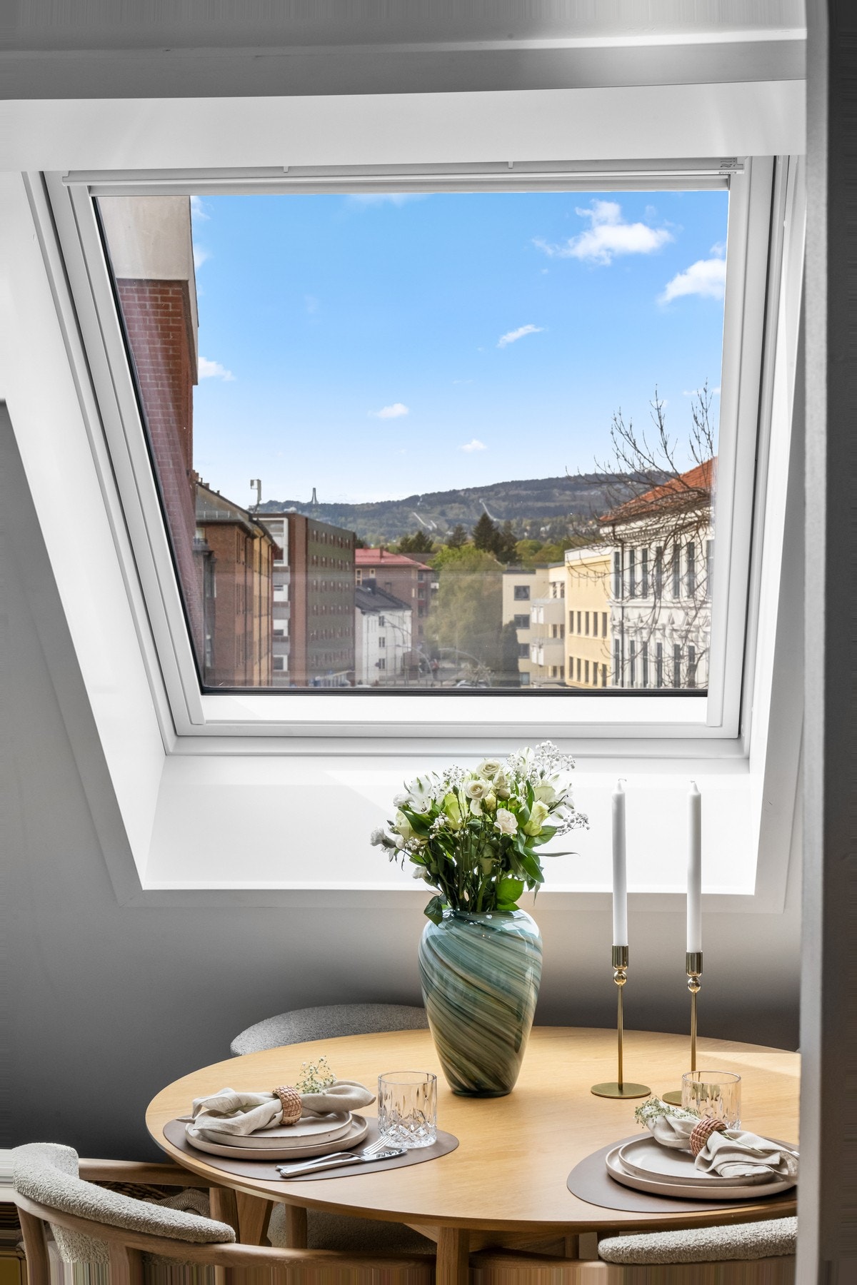 Flott utsikt rundt middagsbordet Galleribilde