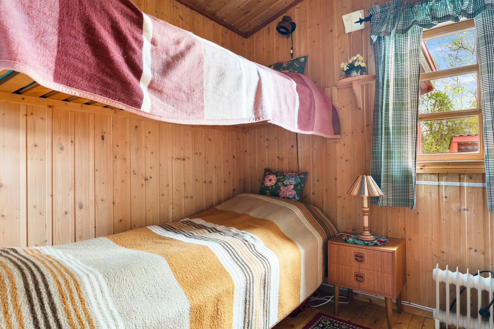 Soverom på 4 kvm innredet med køyeseng. Galleribilde