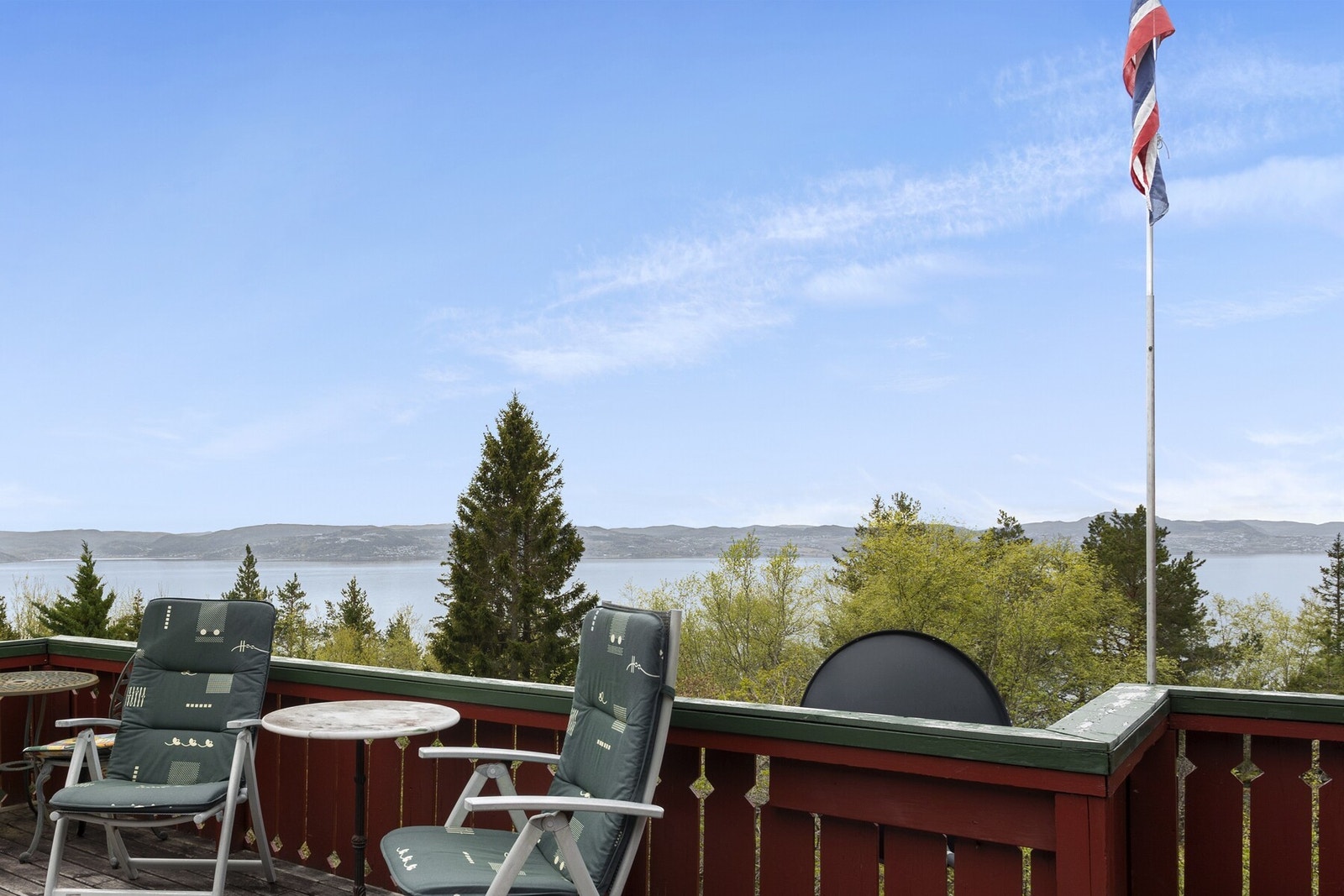 Fritidsbolig med fantastiske sol- og utsiktsforhold i et veletablert hyttefelt på Skatval. Galleribilde