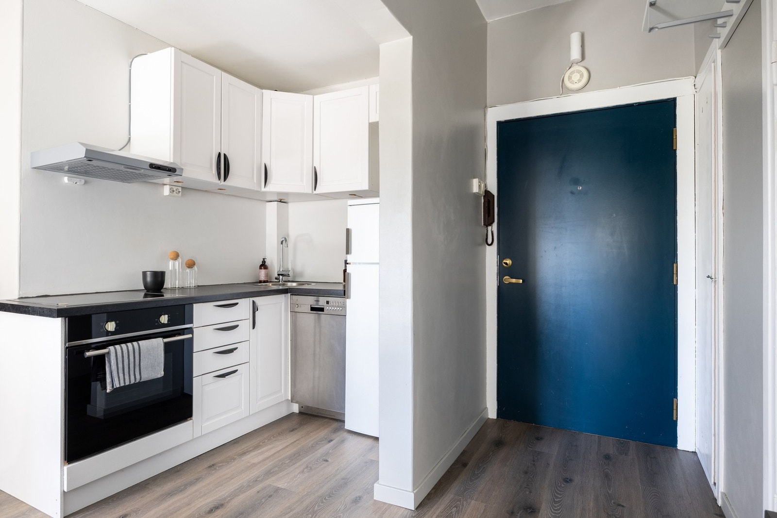 Alle hvitevarer på kjøkken medfølger salget. Galleribilde