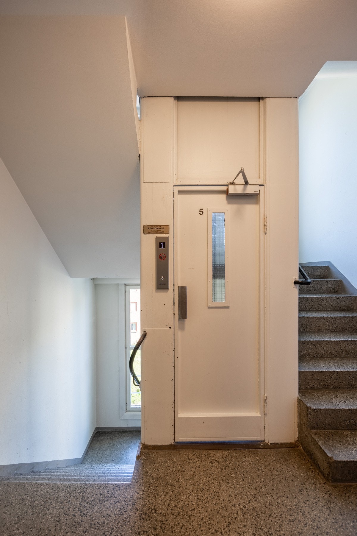 Det er enkel heisadkomst. Galleribilde