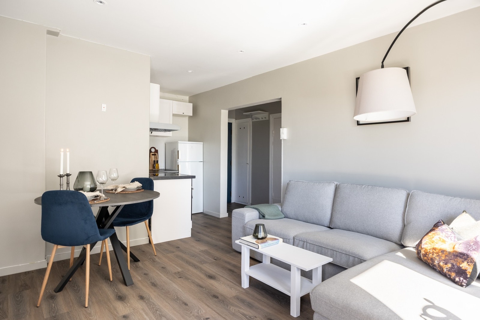 Stuen har en fin utforming som gjør det enkelt å innrede. Galleribilde