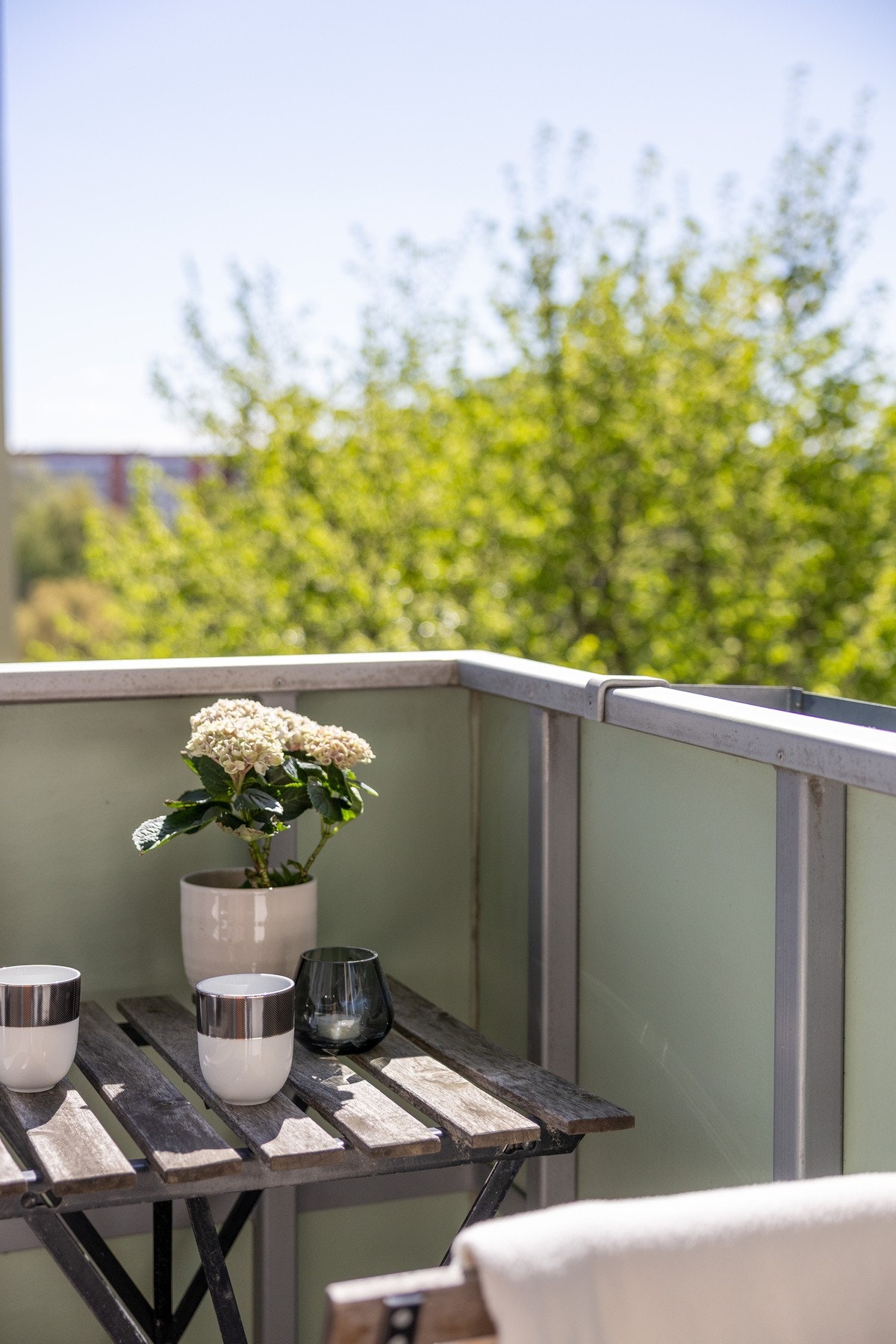 Balkongen vil fungere som en forlengelse av stuen på vår og sommerhalvåret. Galleribilde