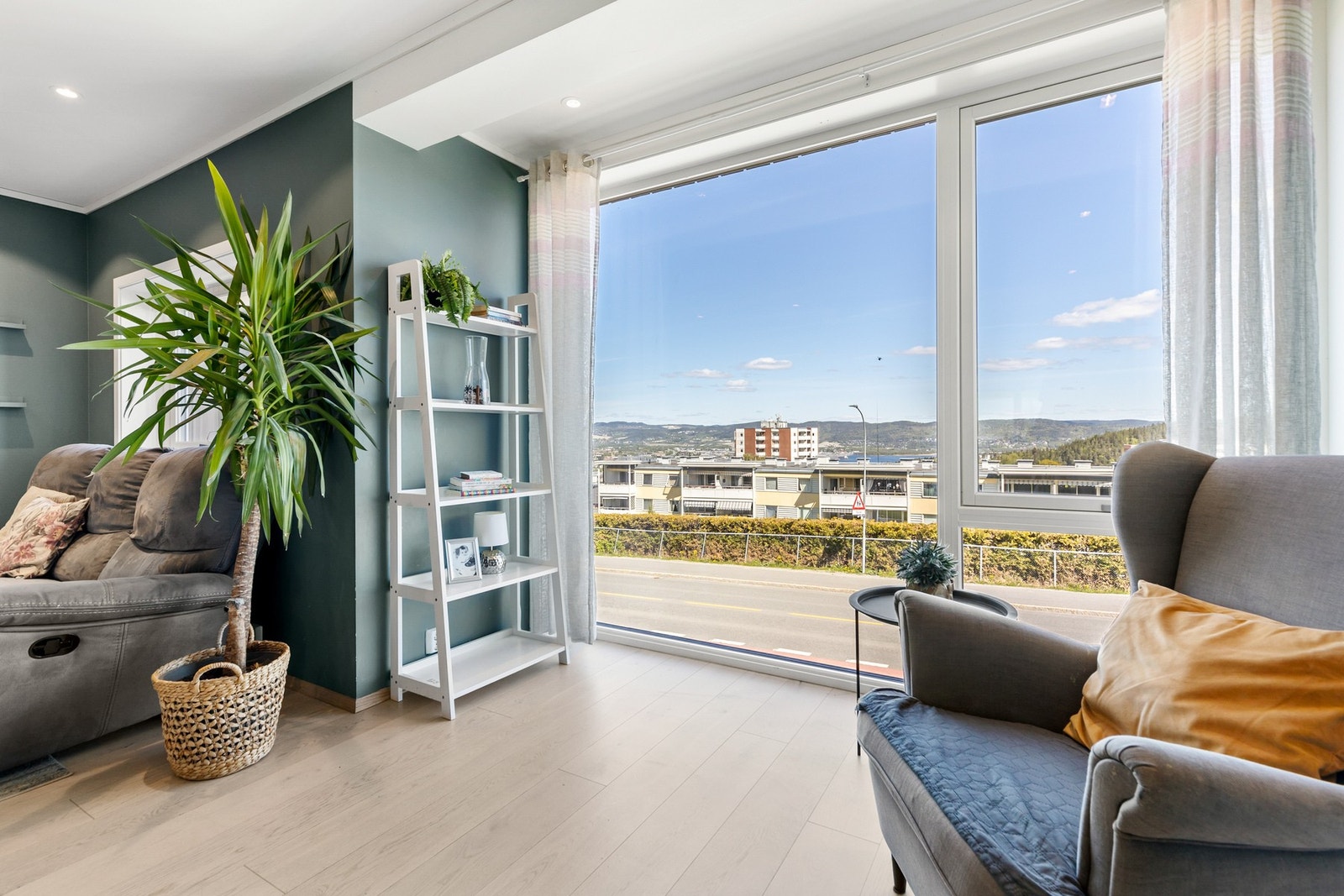 Masse naturlig lys som gir en varm og innbydende atmosfære Galleribilde