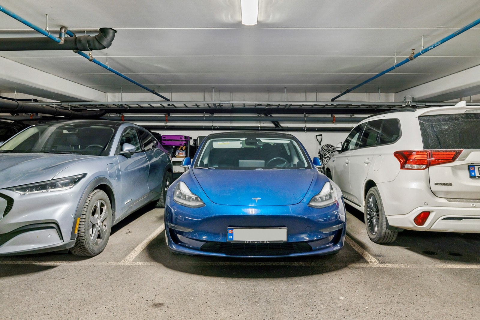 Det medfølger en fast biloppstillingsplass i felles garasjeanlegg med EL lader Galleribilde