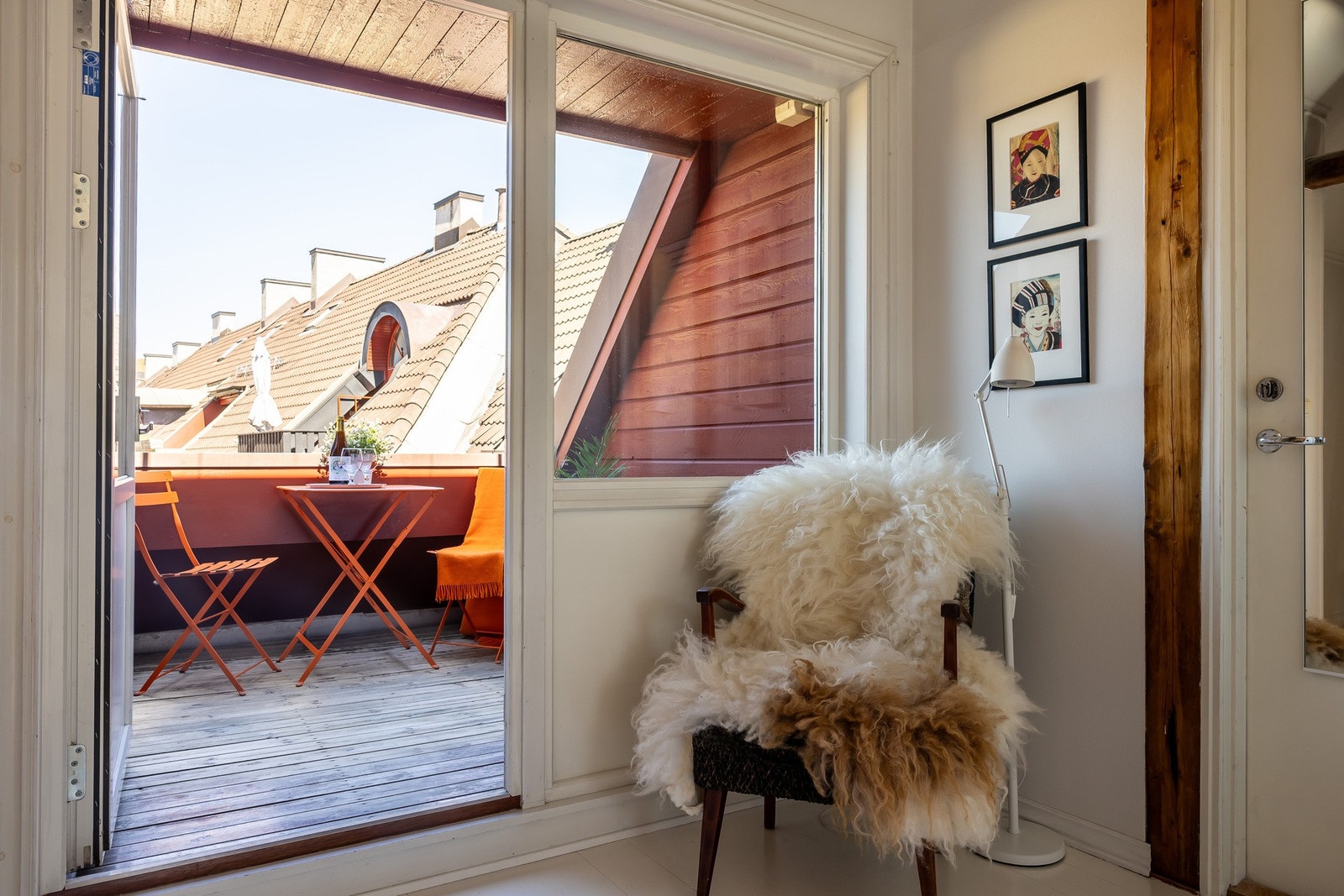 Svært tiltalende takterrasse med stille og skjermet beliggenhet mot indre gårdsrom. Galleribilde