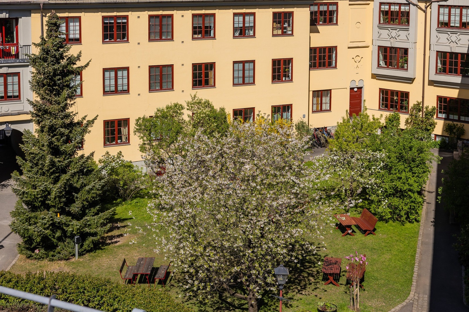 Unik leilighet over to plan, beliggende høyt og fritt til i byggets 3. og 4. etasje. Galleribilde