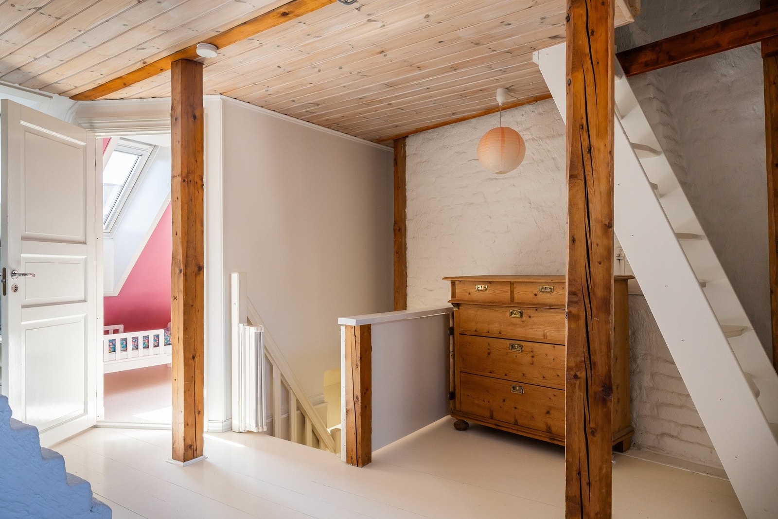 Plan 2 består av loft, takterrasse, bod, disponibelt rom og hems. Galleribilde