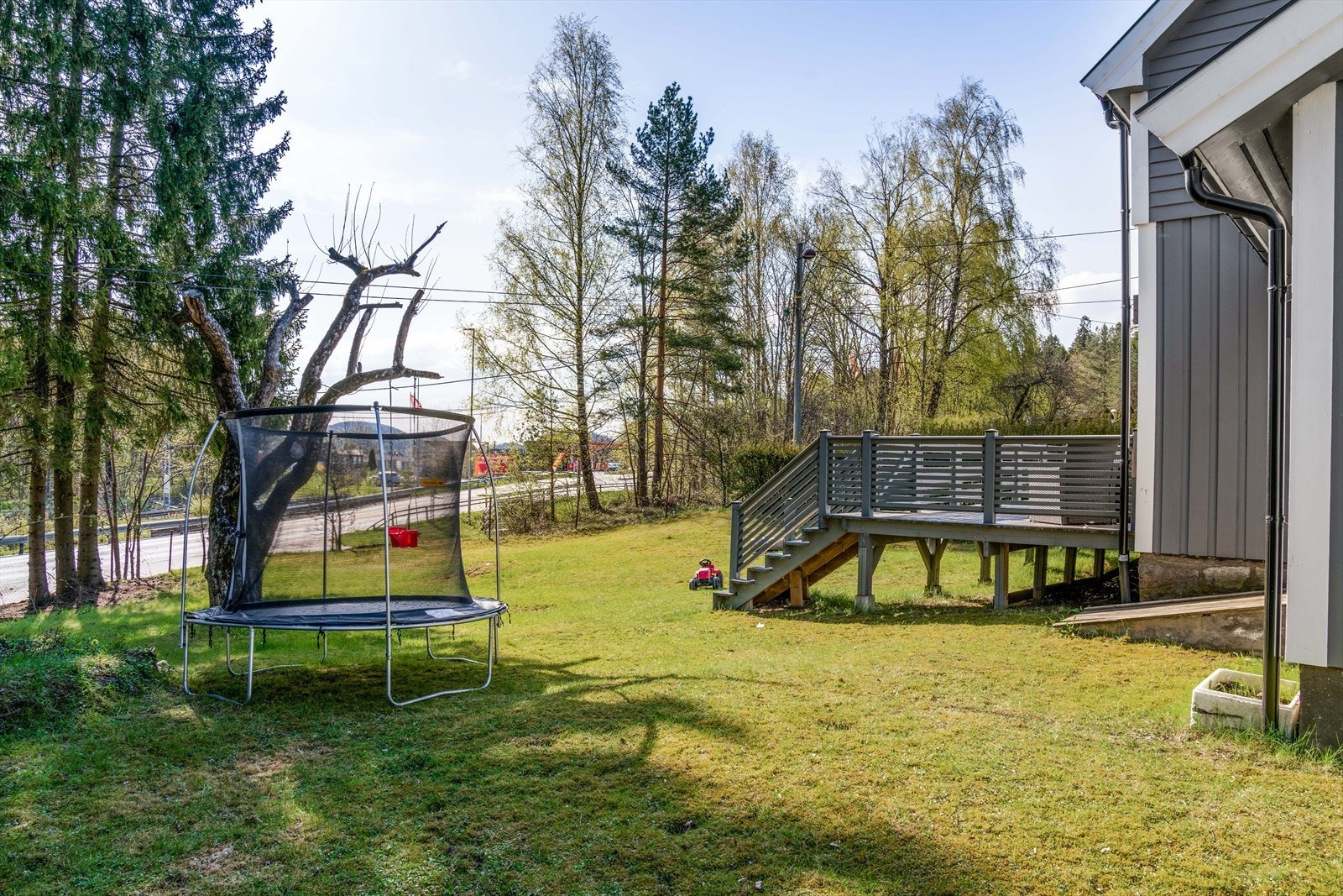 Hagen har god boltreplass for store og små. Galleribilde