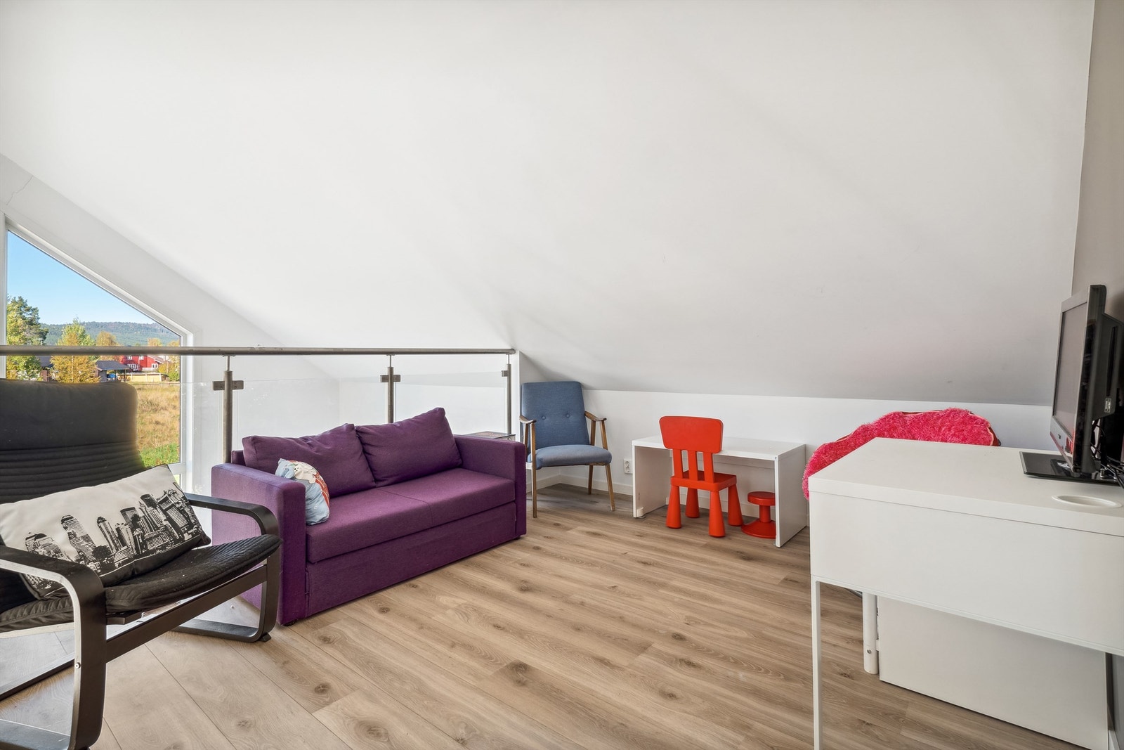 Loftstue. Galleribilde