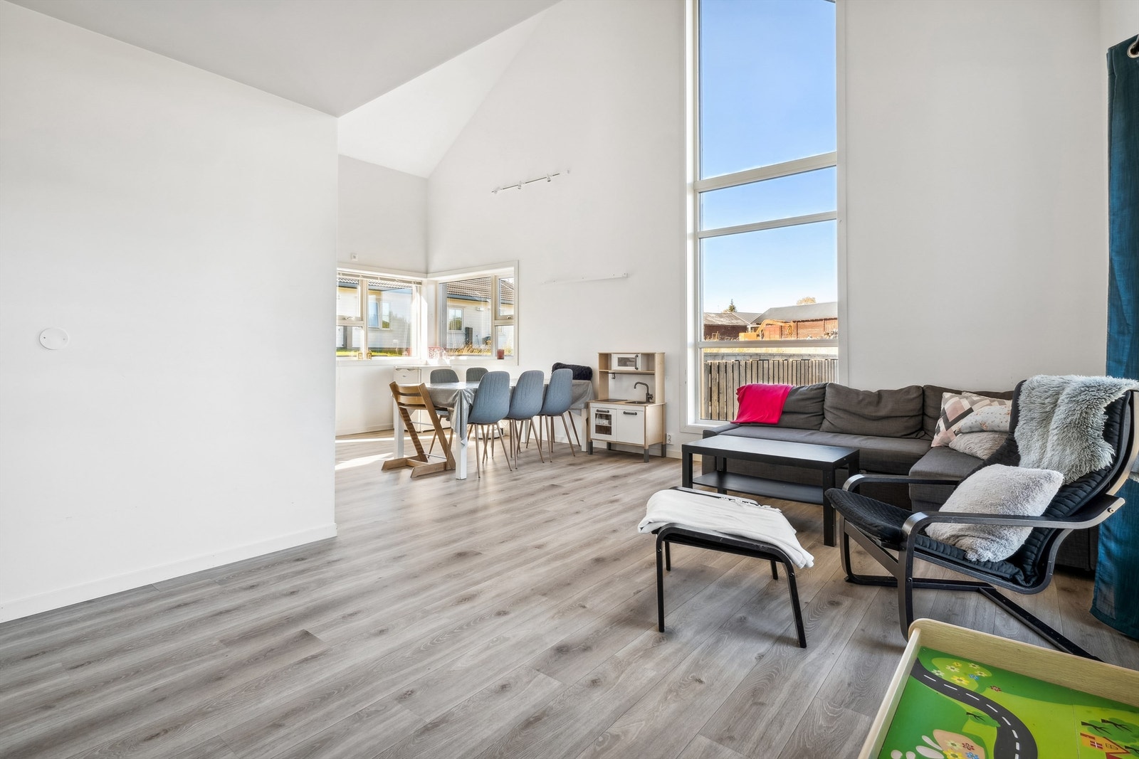 Takhøyden gjør mye for romfølelsen. Galleribilde