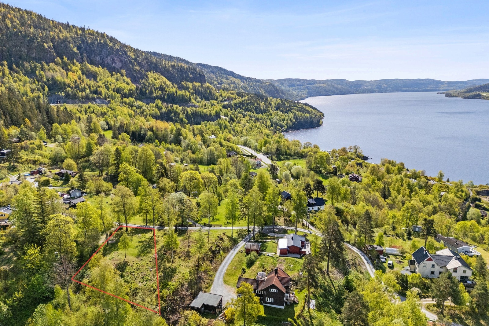 Med rammetillatelse på plass kan du realisere en fritidsbolig på en tomt som virkelig skiller seg ut. Galleribilde