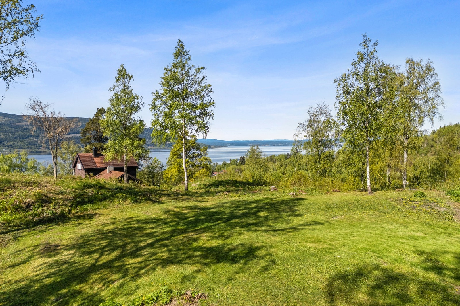 Haavard Ask Haakensen v/ Privatmegleren Hønefoss har gelden av å presentere Lihøgdaveien 38! Grensene er en illustrasjon og er ikke nøyaktig. Galleribilde