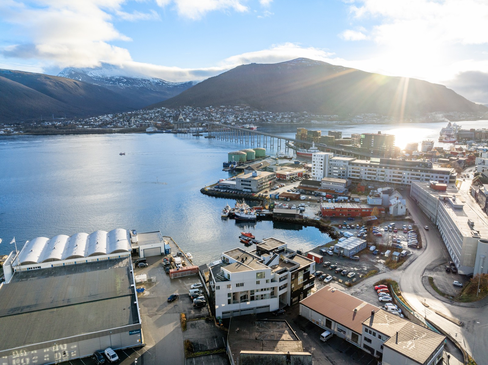 Området Nordbyen som leiligheten ligger i, er planlagt utviklet og betydelig forbedret. I reguleringsplanen er det lagt opp til at området skal få ny næring, nye boliger og nye attraksjoner, med bl.a. et torg like utenfor blokka.