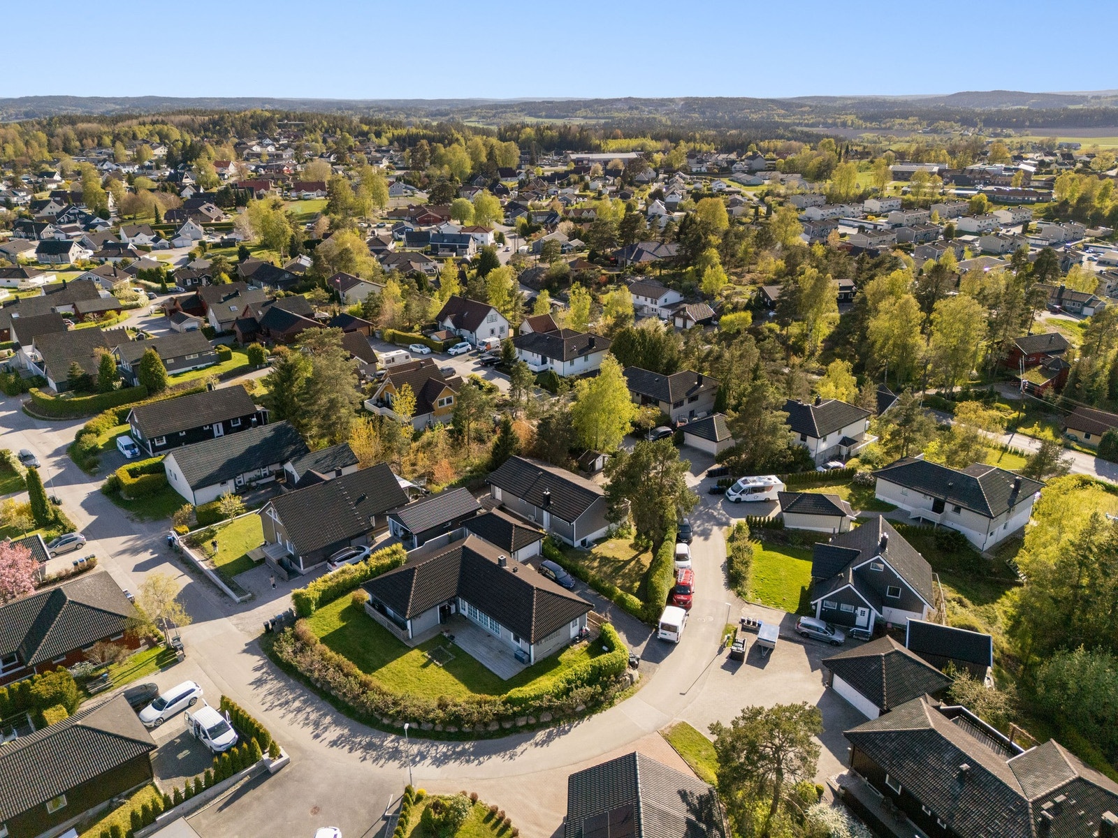 Beliggenheten er midt i blinken for en aktiv familie med nærhet til flotte turområder. Galleribilde