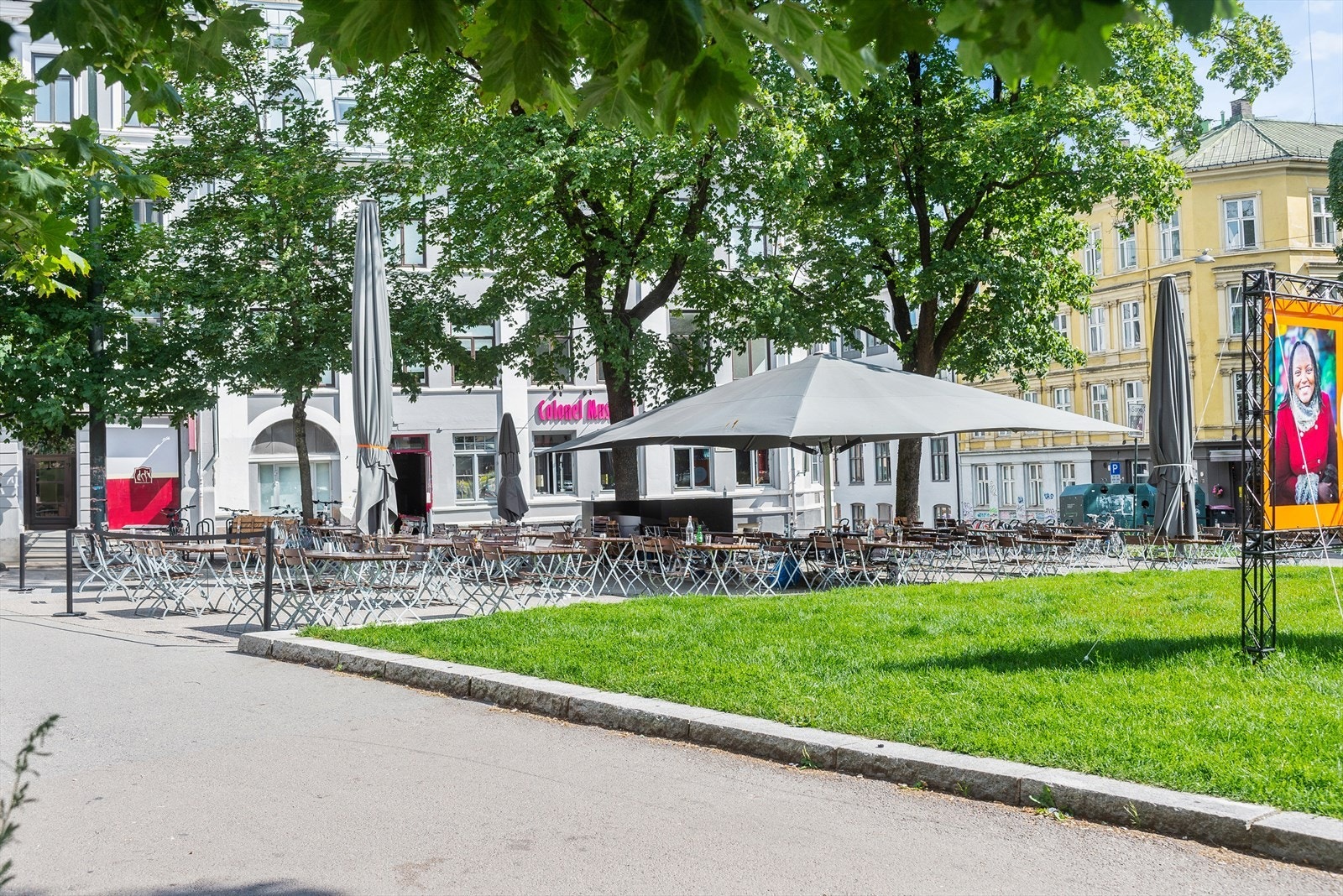 Kun et par minutters gange ned til Kiellands Plass med en bredt utvalg av butikker og servicetilbud. Galleribilde