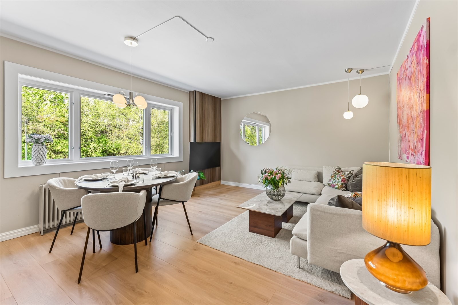 Nikolai Strickland har gleden av å presentere Uelands gate 57Q. En gjennomgående og lys 3-roms leilighet med moderne standard. Galleribilde