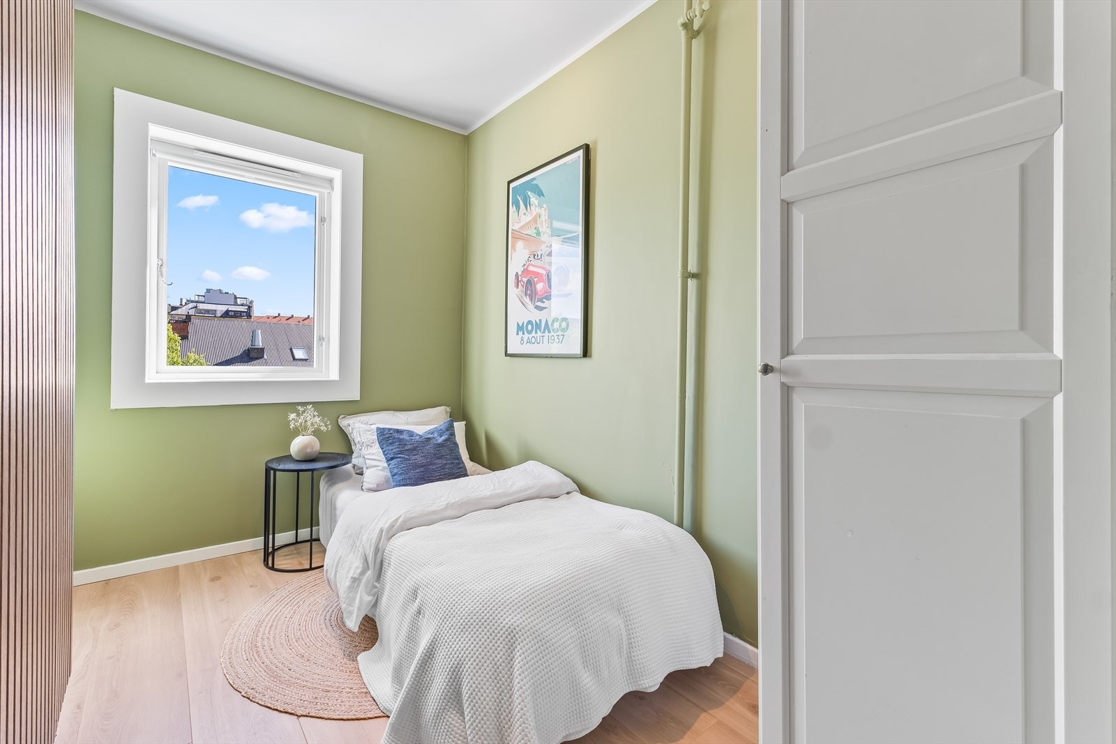 Soverom II egner seg likegodt til både soverom / kontor med plass til garderobeskap og øvrig møblement. Galleribilde