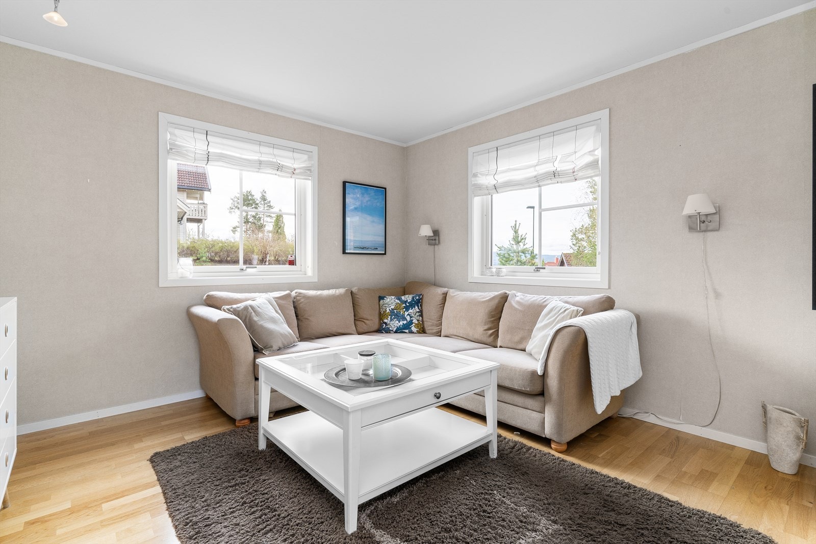 Stue med god plass til sofagruppe. Galleribilde