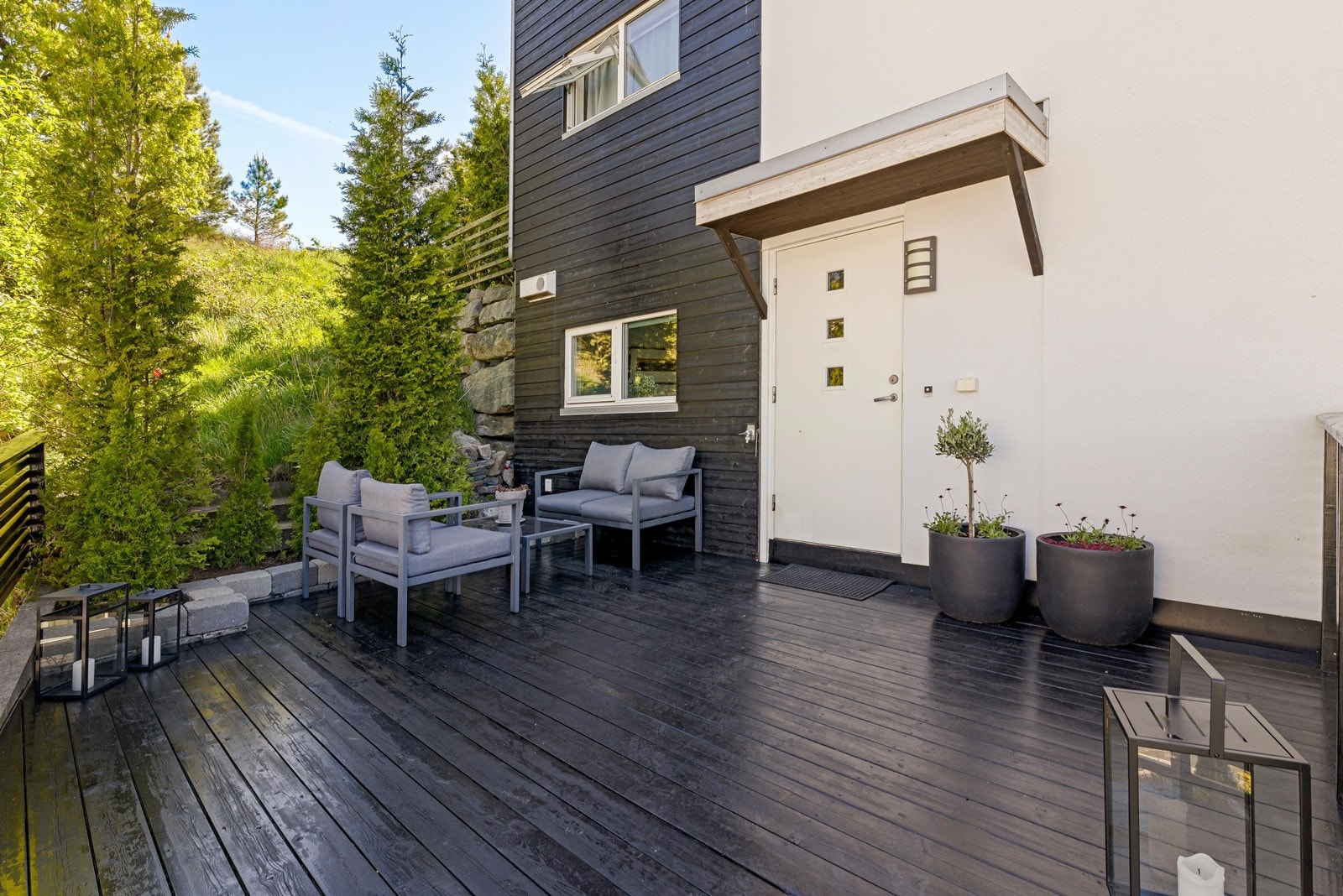 Solrikt uteområde. Galleribilde