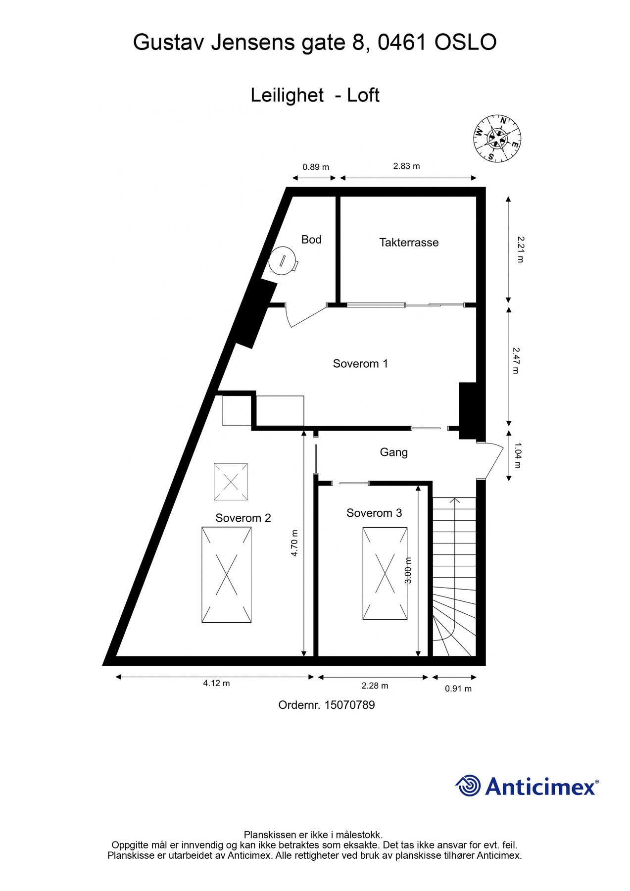 Og er er loftsetasjen. I denne etasjen finner vi de tre soverommene og den solrike takterrassen. Galleribilde