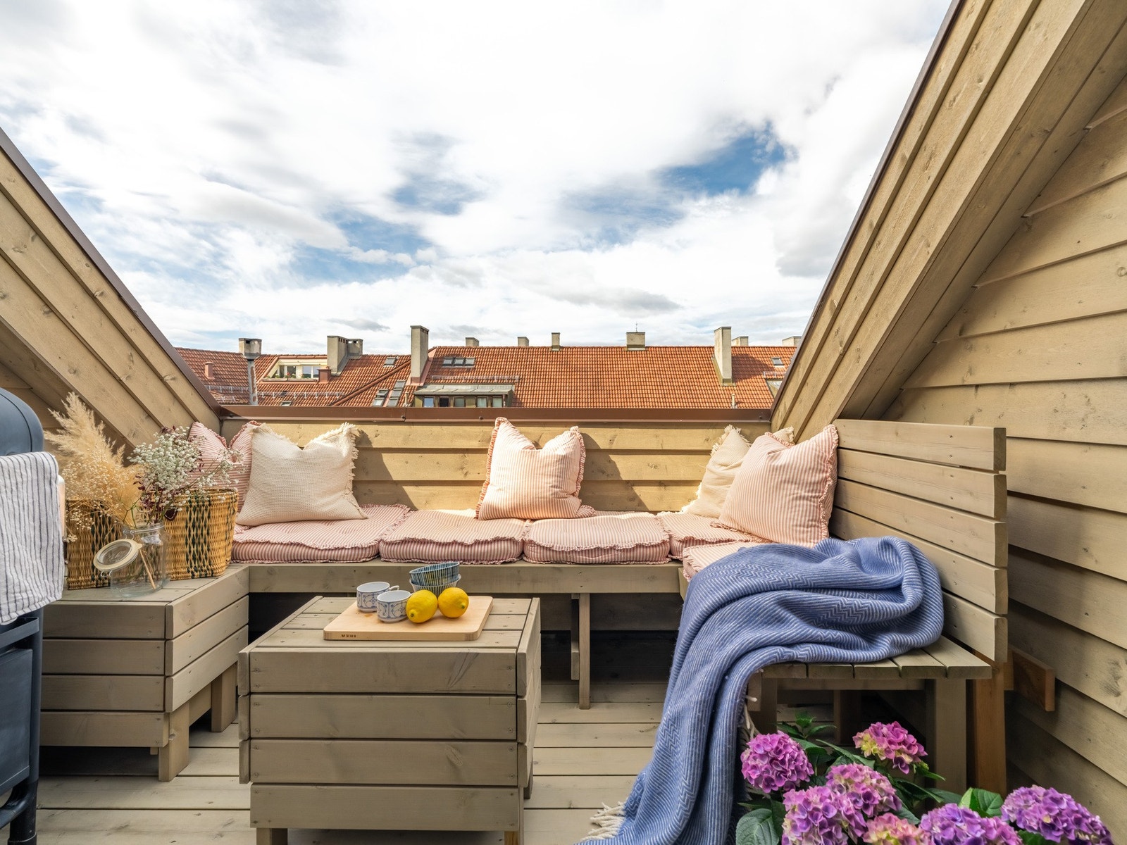 På sommeren byr takterrassen på sol stort sett hele dagen. Galleribilde