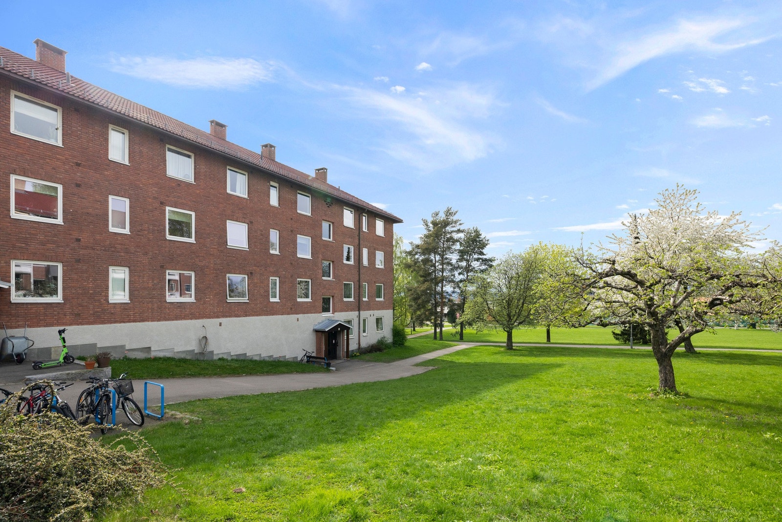 Tomten er et eiet fellesareal med et beregnet totalt areal på 42 685,1 m² Galleribilde