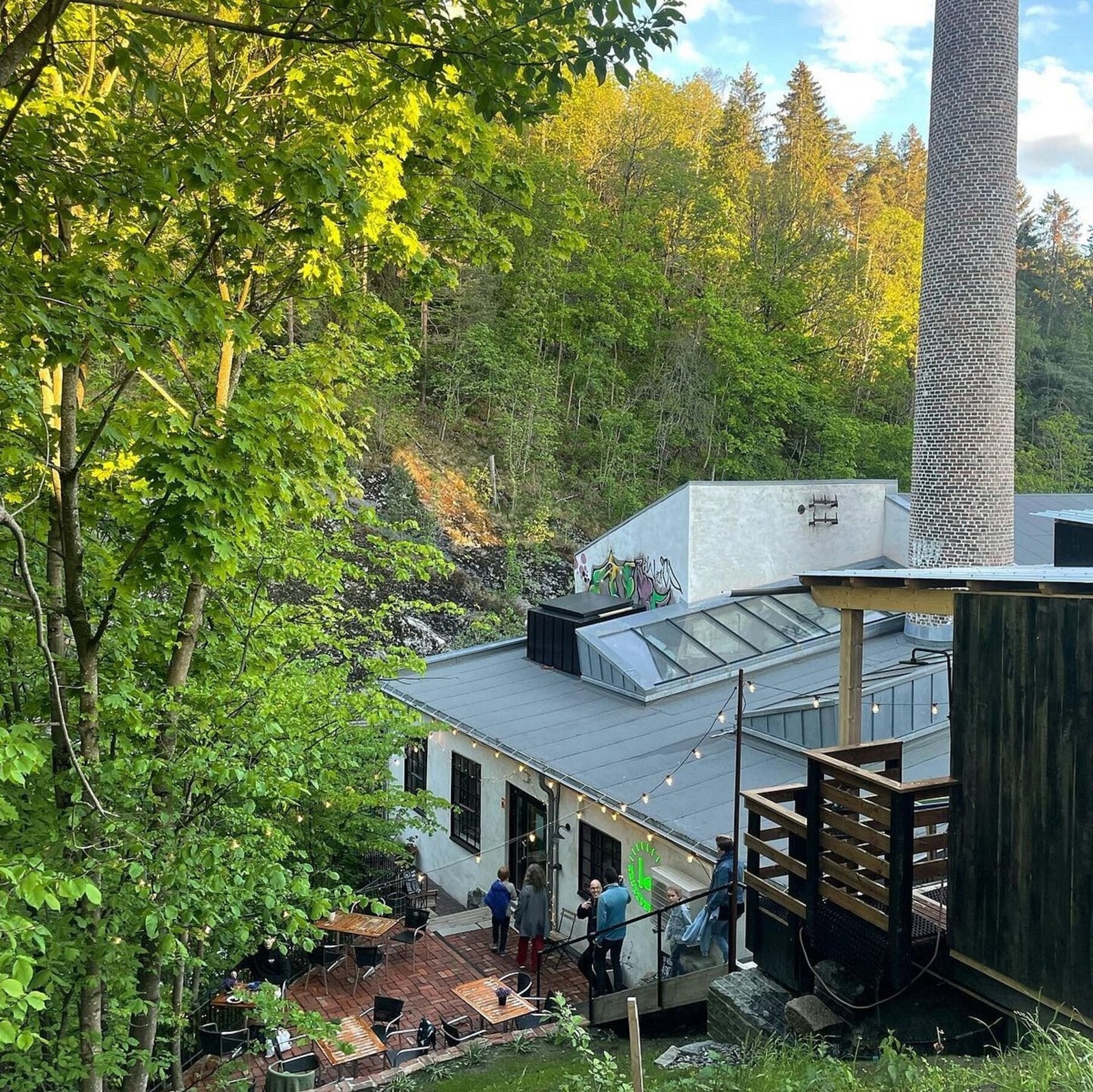 På Kruttverket arrangeres det konserter og festivaler, markedsdager og filmvisning, og de har sin helt egen sauna Galleribilde