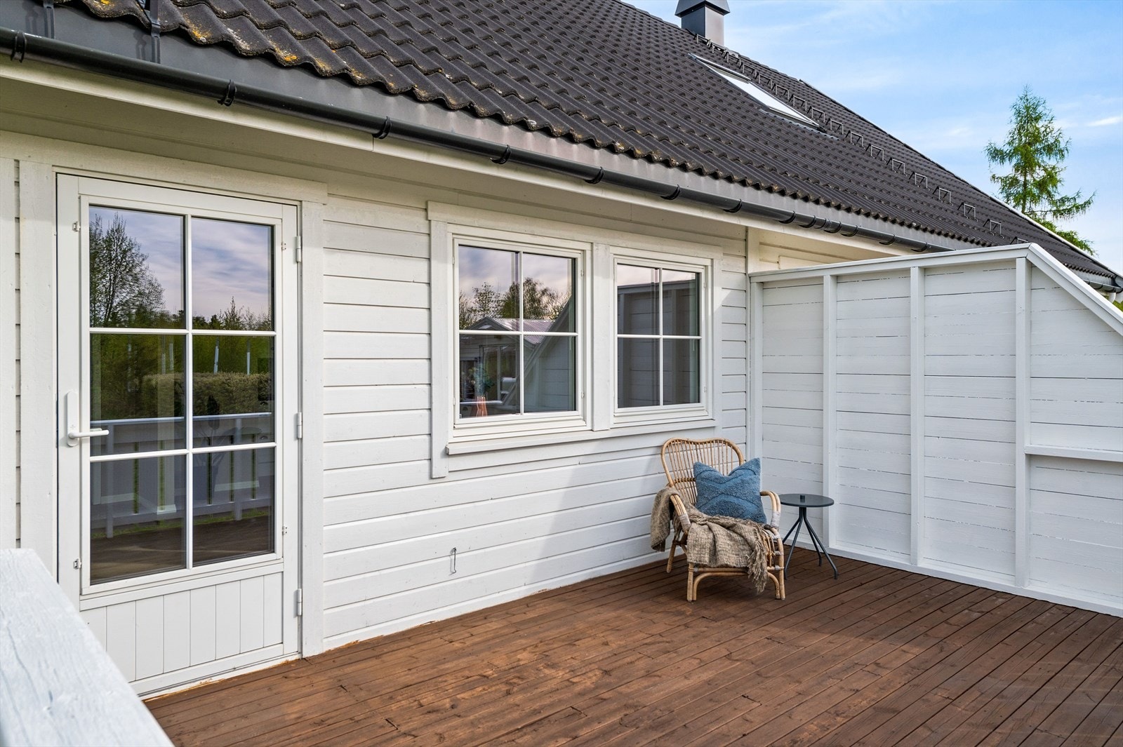 Sørvestvendt terrasseplatting med usjenert beliggenhet i forhold til naboseksjonen. Galleribilde