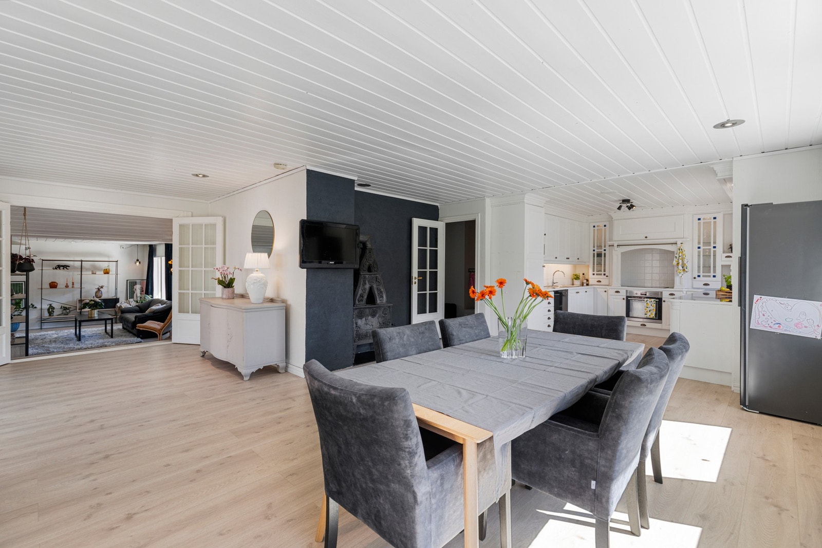 Romslig og åpen planløsning. Galleribilde