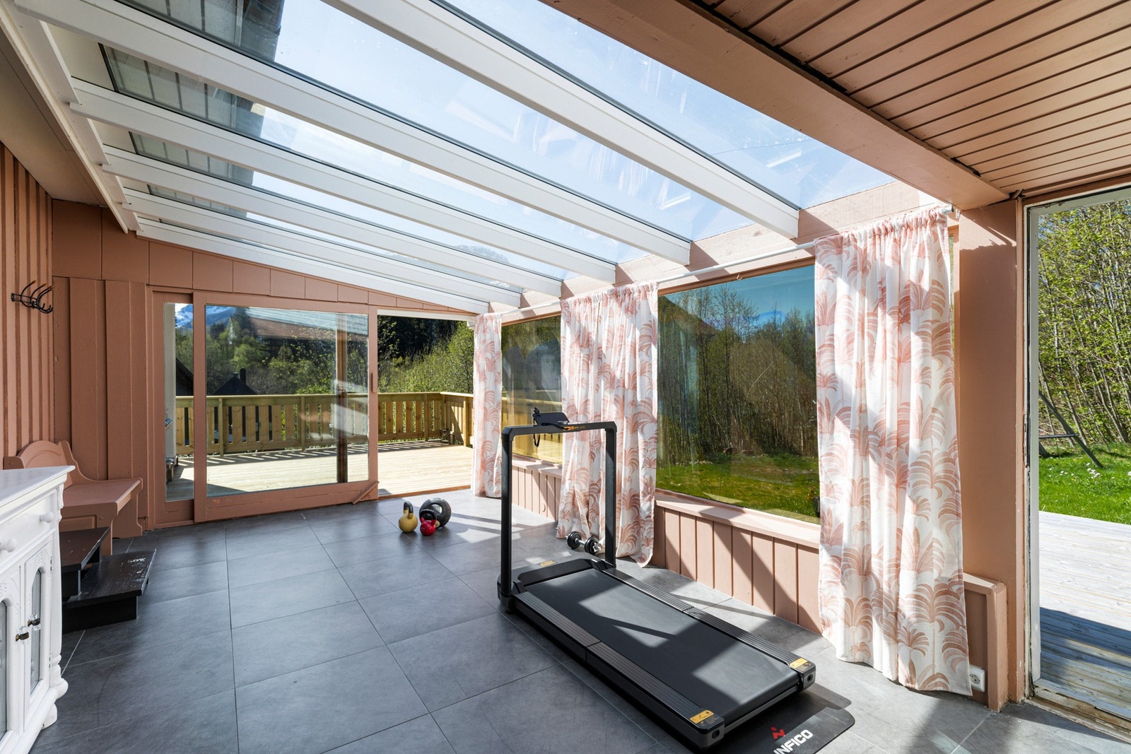 Denne er på 24 kvm og har flislagt gulvoverflate. Galleribilde