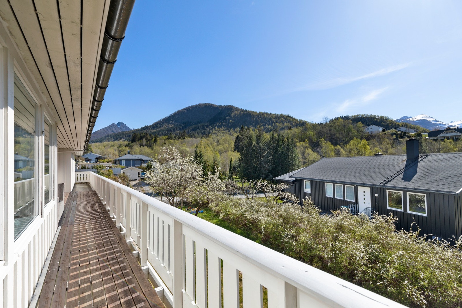 Fra eiendommen er det flott utsikt - Galleribilde