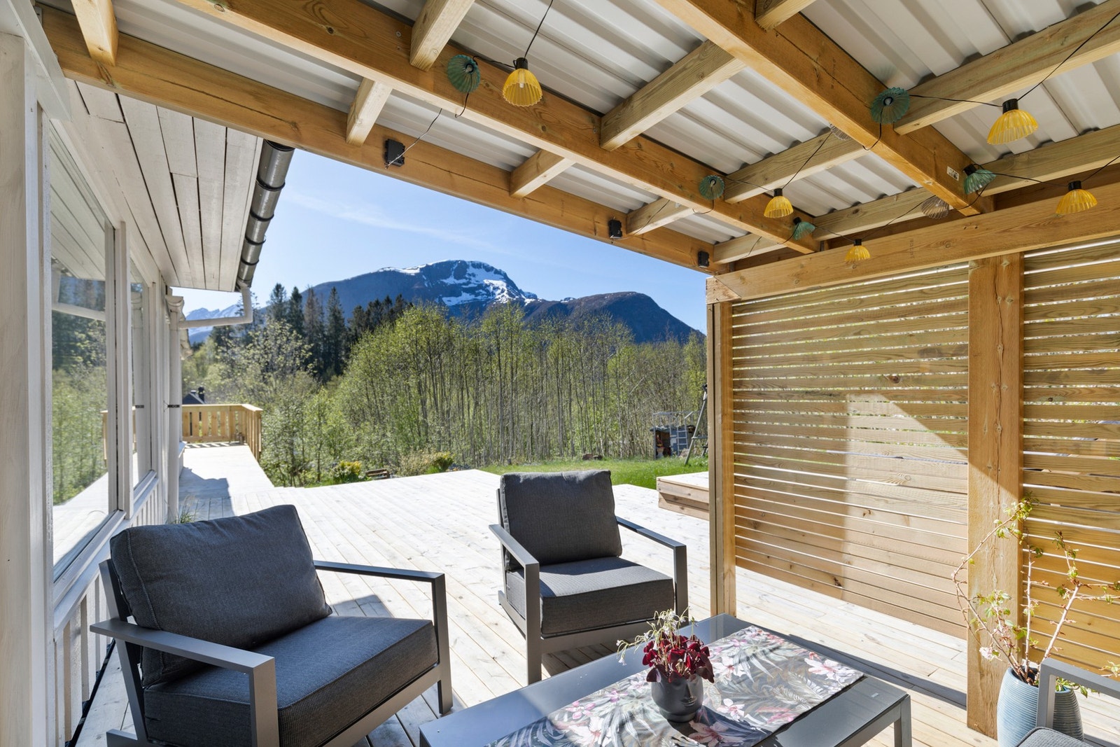 Utestue mot vest. Galleribilde